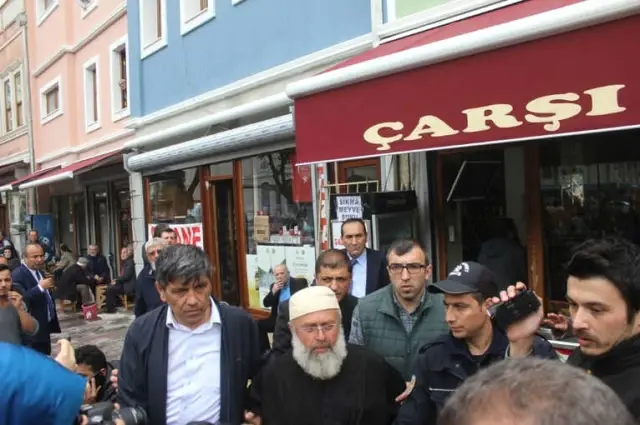 Cenazede Abdullah Gül'ü Protesto Eden Vatandaş Gözaltına Alındı