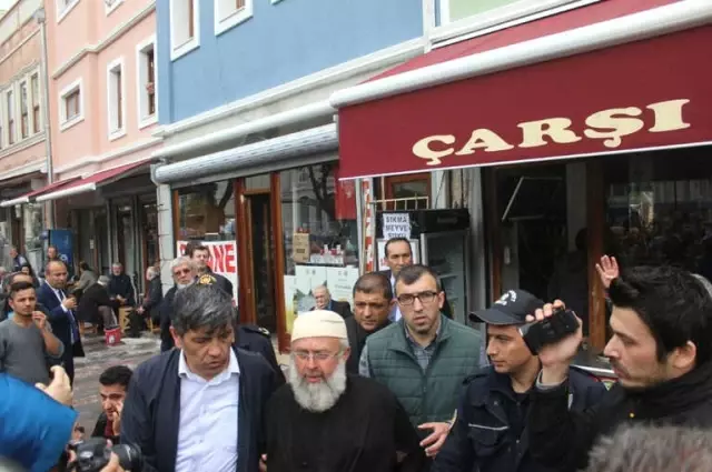 Cenazede Abdullah Gül'ü Protesto Eden Vatandaş Gözaltına Alındı
