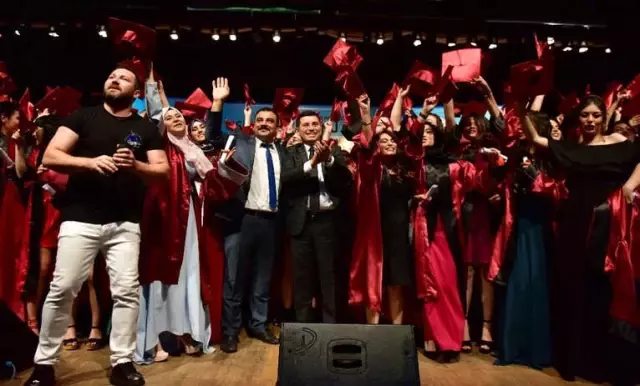 Kepez'de Mezuniyet Sevinci
