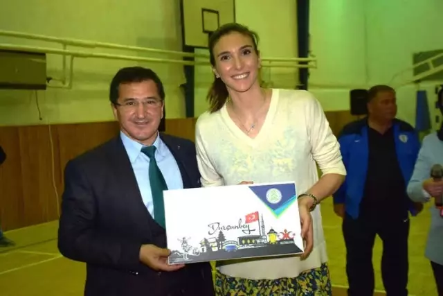 Milli Voleybolcu Naz Aydemir Akyol Adına Turnuva Düzenlendi Milli Voleybolcu Naz Aydemir Akyol Adına Turnuva Düzenlendi