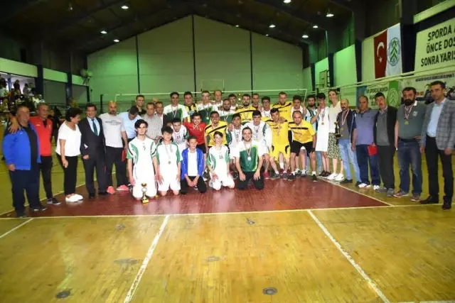 Milli Voleybolcu Naz Aydemir Akyol Adına Turnuva Düzenlendi Milli Voleybolcu Naz Aydemir Akyol Adına Turnuva Düzenlendi