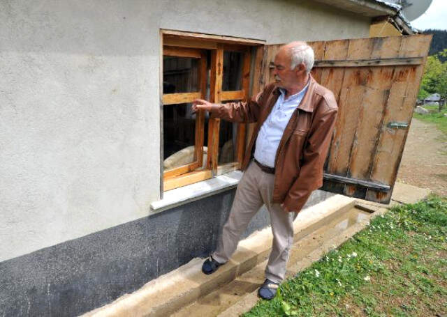 PKK'lı Teröristler Yayla Evlerinden Erzak Çaldı