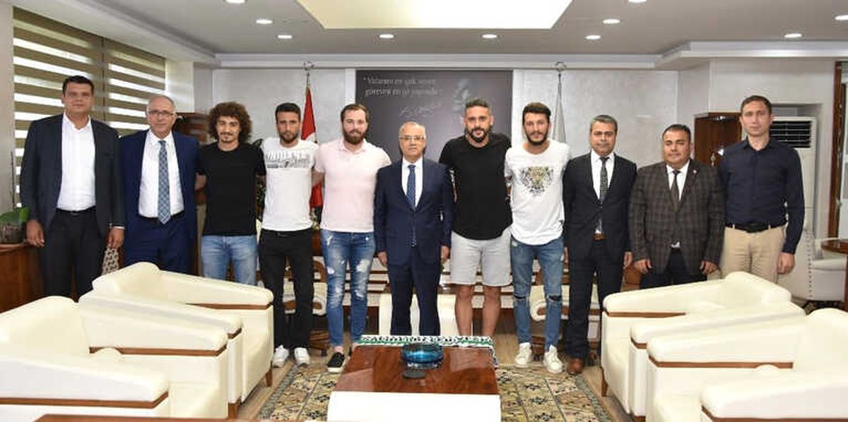 Salihli Belediyespor'da 5'i Bir Yerde İmza