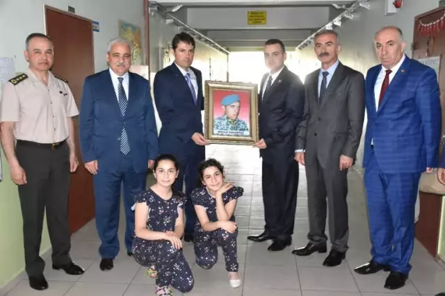 Şehit Savunmaz'ın Adının Verildiği Okulda Şehitlik Köşesi Oluşturuldu