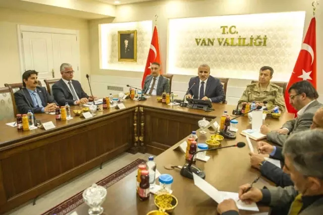 Van'da 'Seçim İstişare Toplantısı' Yapıldı Van'da 'Seçim İstişare Toplantısı' Yapıldı