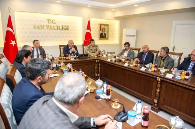 Van'da 'Seçim İstişare Toplantısı' Yapıldı Van'da 'Seçim İstişare Toplantısı' Yapıldı