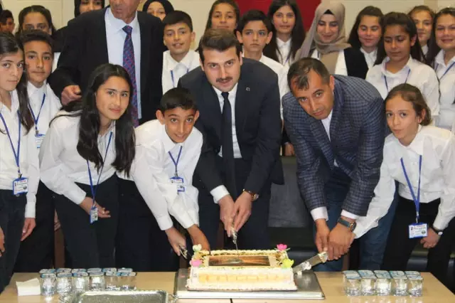 Yunak'ta Tübitak 4006 Bilim Fuarı Yunak'ta Tübitak 4006 Bilim Fuarı