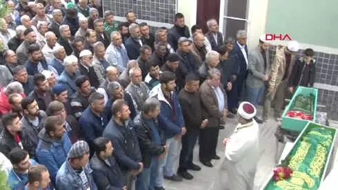 Balıkesir Trafik Kazasında Hayatını Kaybeden Aile Toprağa Verildi