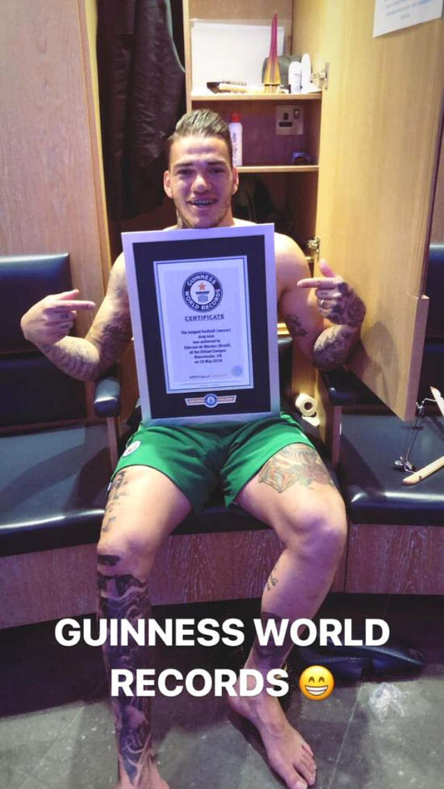 Manchester City Kalecisi Ederson, Guinness Rekorlar Kitabına Girdi