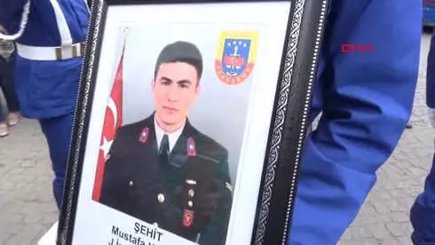 Manisa Salihli'de Binlerce Kişi Şehidini Uğurladı Manisa Salihli'de Binlerce Kişi Şehidini Uğurladı