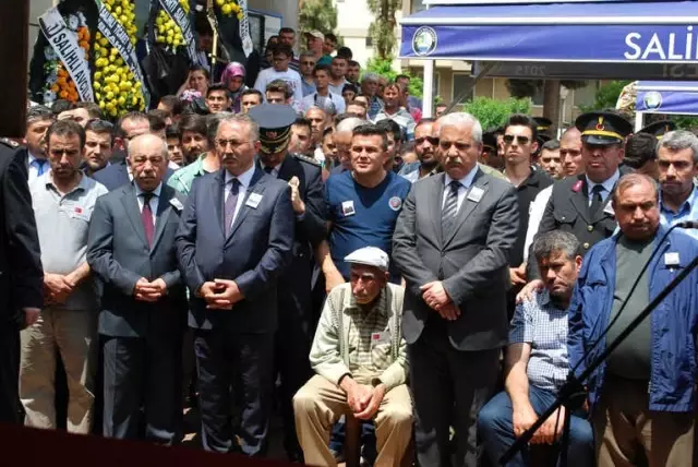 Şehidin Eşinden Kamuflajlı Son Bakış Şehidin Eşinden Kamuflajlı Son Bakış