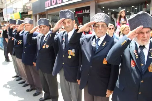 Şehidin Eşinden Kamuflajlı Son Bakış Şehidin Eşinden Kamuflajlı Son Bakış