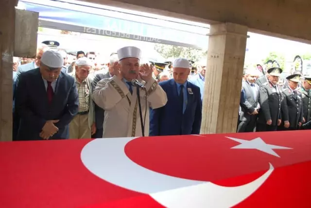 Şehidin Eşinden Kamuflajlı Son Bakış Şehidin Eşinden Kamuflajlı Son Bakış