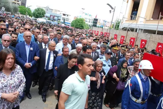 Şehidin Eşinden Kamuflajlı Son Bakış Şehidin Eşinden Kamuflajlı Son Bakış