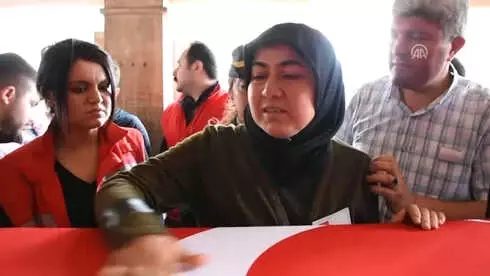 Şehit Jandarma Astsubay Kozak Son Yolculuğuna Uğurlandı (2) Şehit Jandarma Astsubay Kozak Son Yolculuğuna Uğurlandı (2)