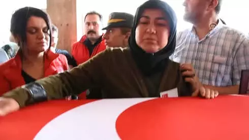 Şehit Jandarma Astsubay Kozak Son Yolculuğuna Uğurlandı (2) Şehit Jandarma Astsubay Kozak Son Yolculuğuna Uğurlandı (2)