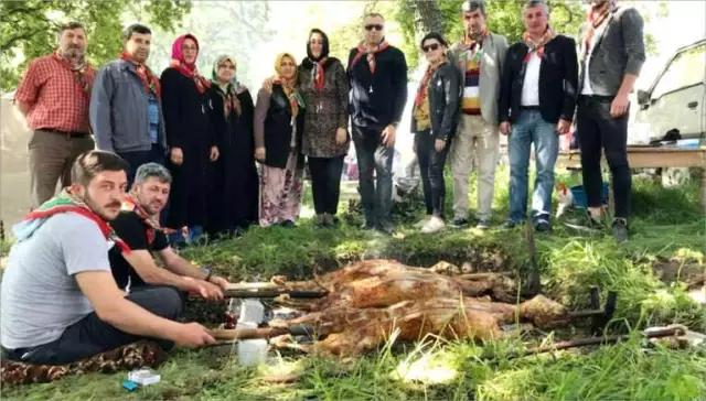 Mudanyalı Türkmenler Dede Şenliklerine Damga Vurdu Mudanyalı Türkmenler Dede Şenliklerine Damga Vurdu