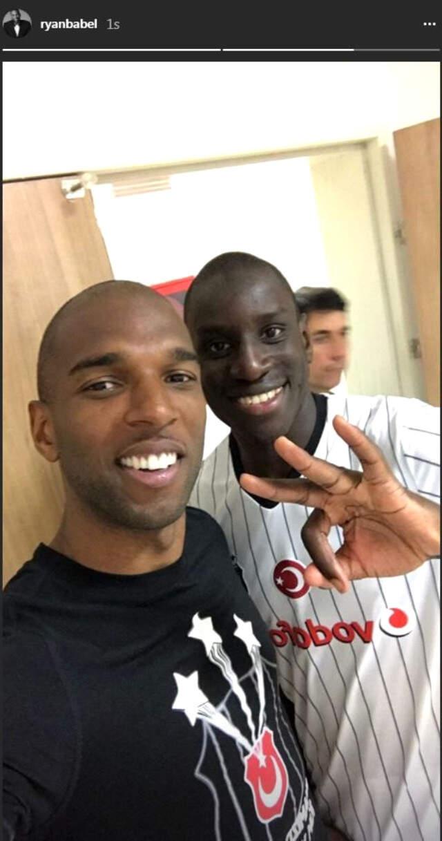 Beşiktaşlı Ryan Babel, Göztepe'de Forma Giyen Demba Ba ile Fotoğrafını Paylaştı