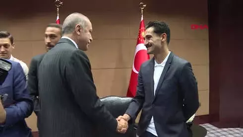 Cumhurbaşkanı Erdoğan İngiltere'de Türk Futbolcularla Bir Araya Geldi Hd Cumhurbaşkanı Erdoğan İngiltere'de Türk Futbolcularla Bir Araya Geldi Hd