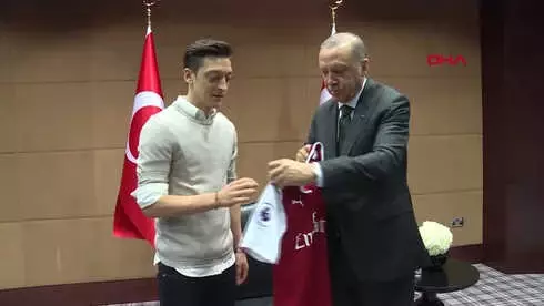 Cumhurbaşkanı Erdoğan İngiltere'de Türk Futbolcularla Bir Araya Geldi Hd Cumhurbaşkanı Erdoğan İngiltere'de Türk Futbolcularla Bir Araya Geldi Hd