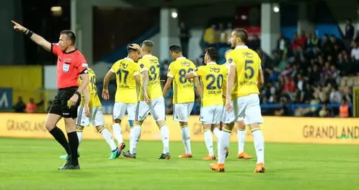 Fenerbahçeli Futbolcular Şampiyonluktan Ümitli Fenerbahçeli Futbolcular Şampiyonluktan Ümitli
