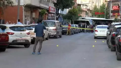 Gaziosmanpaşa'da Silahlı Çatışma: 1 Ölü 1 Yaralı Gaziosmanpaşa'da Silahlı Çatışma: 1 Ölü 1 Yaralı