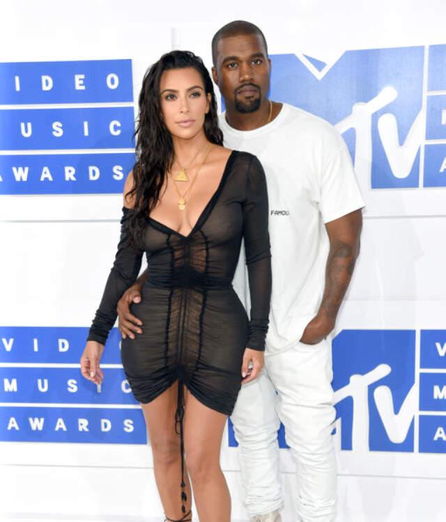Kim Kardashian, Canlı Yayında Kalçasına Enjeksiyon Yaptırdığını İtiraf Etti