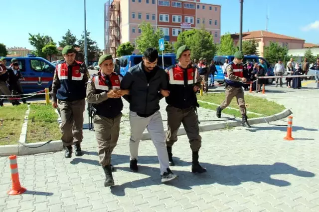 Sigara İçin Pompacıyı Öldürüp Soygun Yaptılar Sigara İçin Pompacıyı Öldürüp Soygun Yaptılar