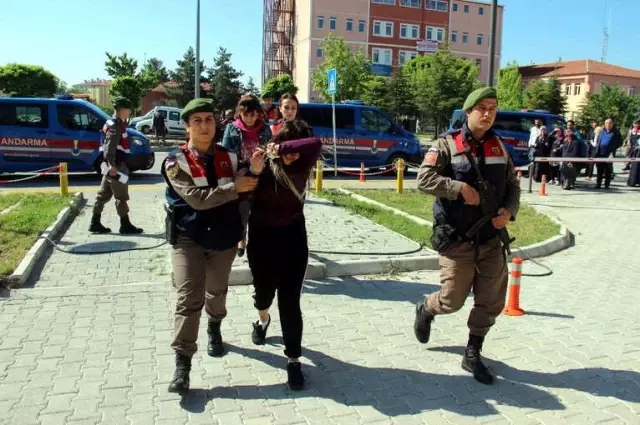 Sigara İçin Pompacıyı Öldürüp Soygun Yaptılar Sigara İçin Pompacıyı Öldürüp Soygun Yaptılar