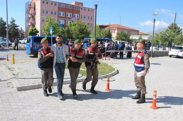 Sigara İçin Pompacıyı Öldürüp Soygun Yaptılar Sigara İçin Pompacıyı Öldürüp Soygun Yaptılar