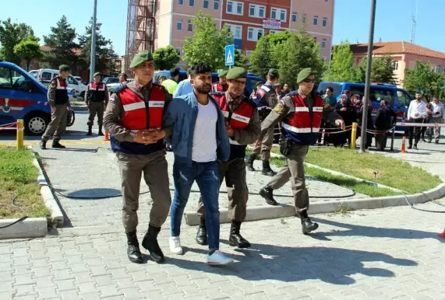 Sigara İçin Pompacıyı Öldürüp Soygun Yaptılar Sigara İçin Pompacıyı Öldürüp Soygun Yaptılar