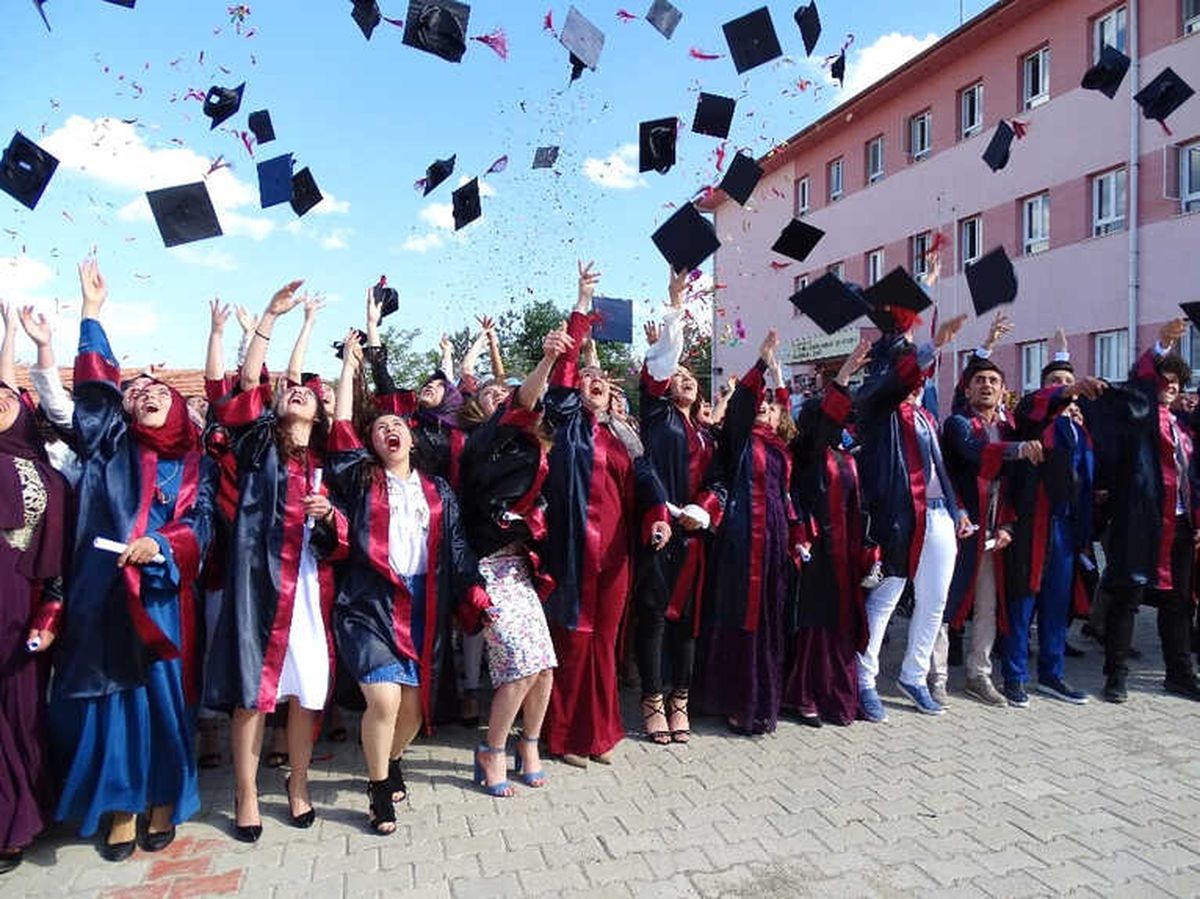 15 Temmuz Demokrasi Şehitleri Anadolu Lisesi'nden 59 Öğrenci Mezun Oldu