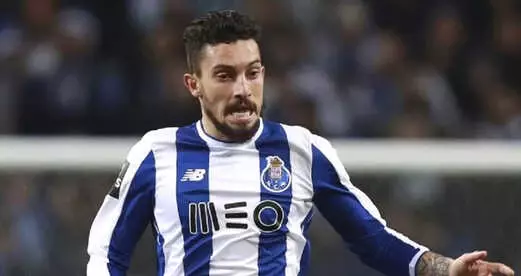 Alex Telles'ten Galatasaray'a Mesaj: Kalbimdeki Takım Porto