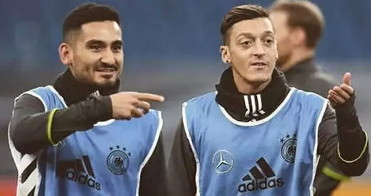 Alman Milli Takımı Hocası Löw: İlkay ve Mesut Kadroda Olacak Alman Milli Takımı Hocası Löw: İlkay ve Mesut Kadroda Olacak