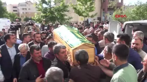 Elazığ Kazada Hayatını Kaybeden Ak Partili Başkan Son Yolculuğuna Uğurladı Elazığ Kazada Hayatını Kaybeden Ak Partili Başkan Son Yolculuğuna Uğurladı