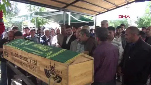 Elazığ Kazada Hayatını Kaybeden Ak Partili Başkan Son Yolculuğuna Uğurladı Elazığ Kazada Hayatını Kaybeden Ak Partili Başkan Son Yolculuğuna Uğurladı
