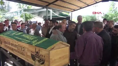 Elazığ Kazada Hayatını Kaybeden Ak Partili Başkan Son Yolculuğuna Uğurladı Elazığ Kazada Hayatını Kaybeden Ak Partili Başkan Son Yolculuğuna Uğurladı