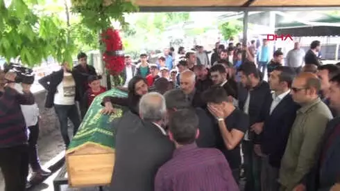Elazığ Kazada Hayatını Kaybeden Ak Partili Başkan Son Yolculuğuna Uğurladı Elazığ Kazada Hayatını Kaybeden Ak Partili Başkan Son Yolculuğuna Uğurladı