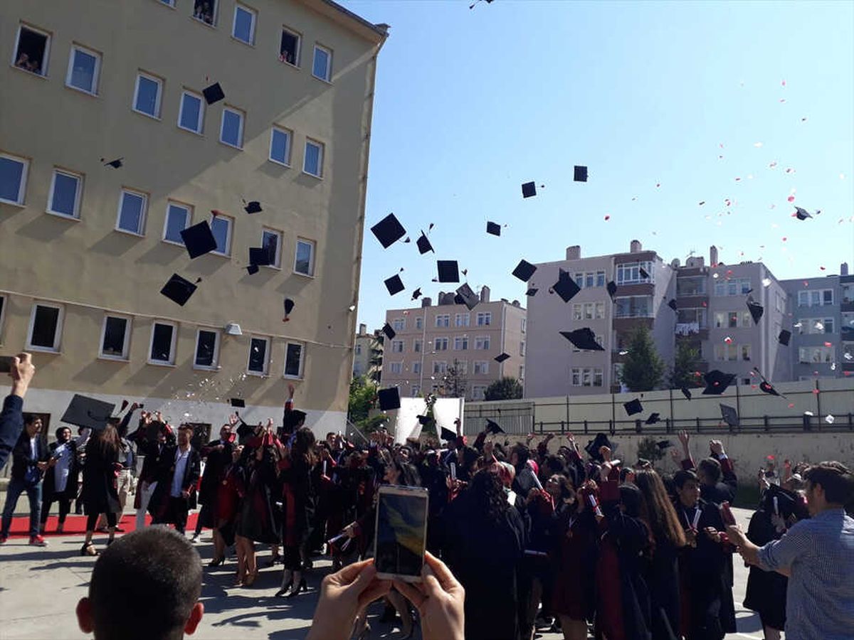 Gazi Anadolu Lisesinde Mezuniyet Töreni