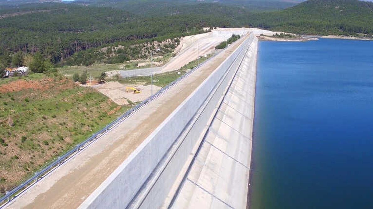 Karacasu Barajı'nda Gövde ve Dolusavak Yükseltme İnşaatı Tamamlandı