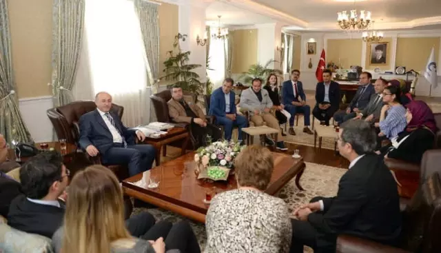 Vali Azizoğlu'na Engelliler Haftası Ziyareti Vali Azizoğlu'na Engelliler Haftası Ziyareti