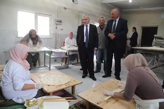 Vali Kamçı Felahiye ve Özvatan'da Muhtarlarla Buluştu Vali Kamçı Felahiye ve Özvatan'da Muhtarlarla Buluştu