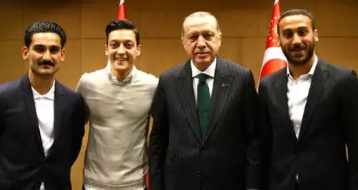 Yıldırım Demirören, Almanya Futbol Federasyonuna Patladı: Futbola Siyaset Bulaştırmayın Yıldırım Demirören, Almanya Futbol Federasyonuna Patladı: Futbola Siyaset Bulaştırmayın