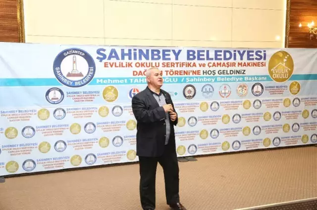 Evlilik Okulundan 71 Çift Daha Sertifikalarını Aldı