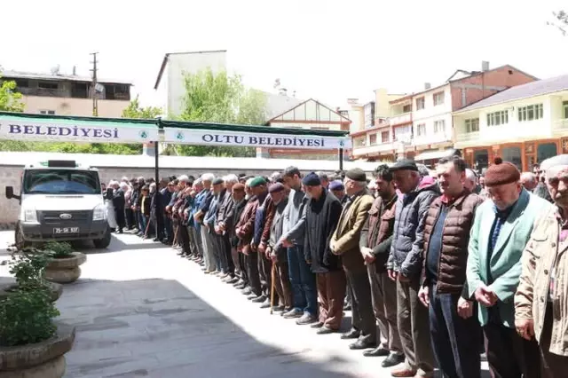 Muhtar Kene Isırığı Sonucu Hayatını Kaybetti