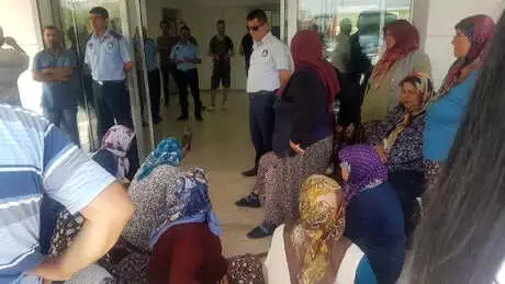 Aliağa'da Köylülerden Arazi Satışı ve Yol Yapımı Tepkisi Aliağa'da Köylülerden Arazi Satışı ve Yol Yapımı Tepkisi