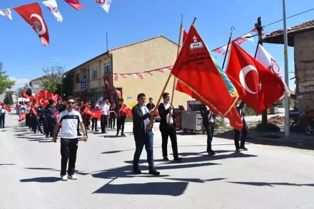 Aslanapa'da Gençlik Yürüyüşü