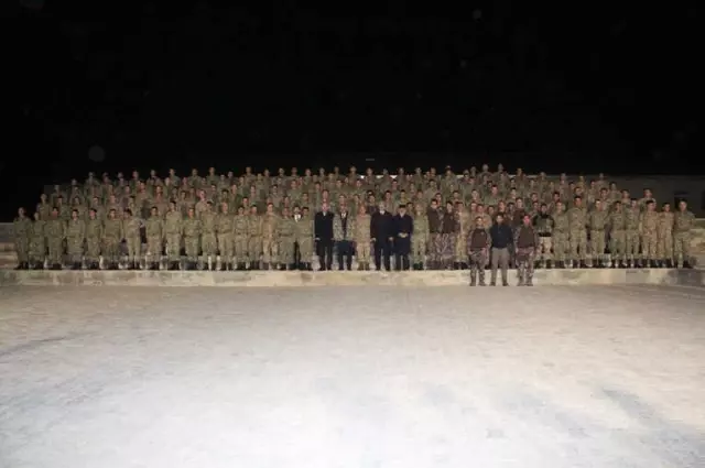 Bakan Soylu İran Sınırında Mehmetçik ile Sahur Yaptı Bakan Soylu İran Sınırında Mehmetçik ile Sahur Yaptı