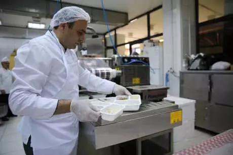 Beyoğlu Belediyesi Vatandaşlara Sıcak Yemek Ulaştırmak İçin Çalışıyor