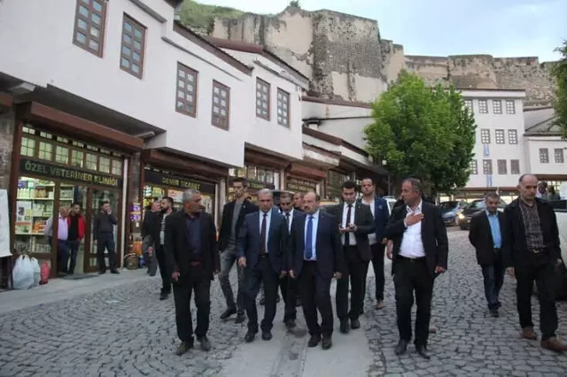 Bitlis'te Sokak Sağlıklaştırma Çalışmaları Devam Ediyor